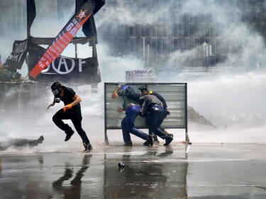 Газ, вода и революция: образи от Таксим