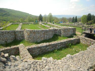 Възстановяват древен храм край Перник