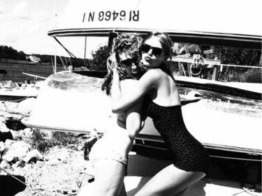 Тейлър Суифт със закачливи летни снимки