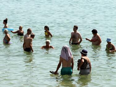 Опасни дънни ями дебнат летовници в морето