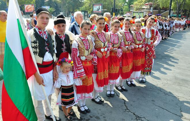 Днес във Варна отбелязаха и  празника на града. Рано сутринта в катедралата  "Св. Успение Богородично" бе отслужена празнична литургия