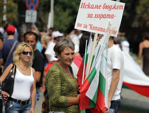 С "Ние сме с вас" посрещнаха протестиращите Станишев