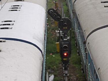 Влак в Индия премаза 15 души