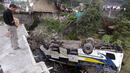 18 загинаха при автобусна катастрофа в Индонезия