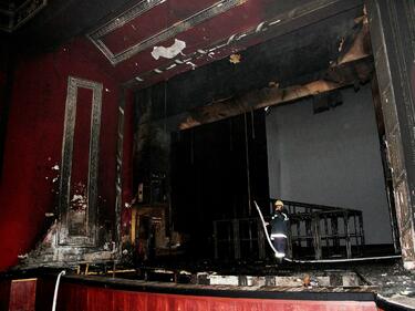 Изгоряха авансцената и осветлението на Драматичния театър в Пловдив