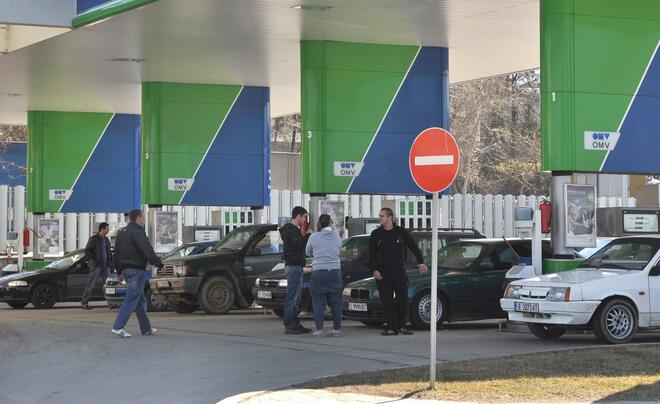 Протестиращи превозвачи на бензиностанция в Благоевград