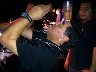 Нафирканият Марадона вдигна скандал в нощен клуб 