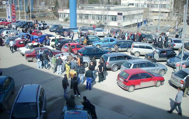 Протестиращи водачи на бензиностанция във Велико Търново
