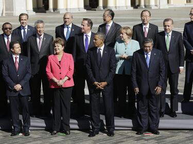 Лидерите от Г-20 се щракнаха на портрет