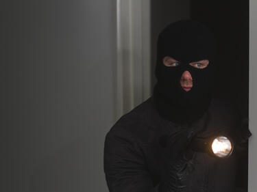 Пишман крадец загуби пистолета си, докато пробва да ограби бензиностанция