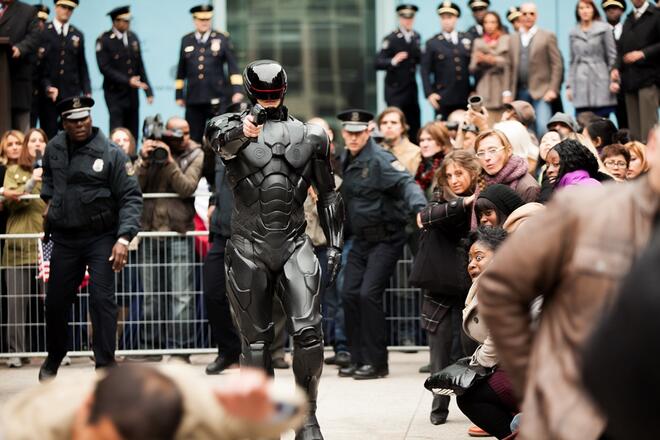 Първо в iNews: дебютният трейлър на "RoboCop"
