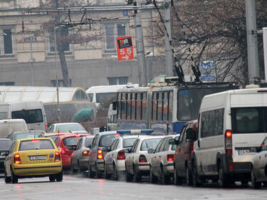 Поспри, качи някого в колата, плати по-малко данъци