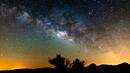Невероятни кадри, само за ценители - Млечният път над вулкан (ВИДЕО)