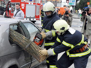 МВР си пазарува 400 нови пожарни с евросредства