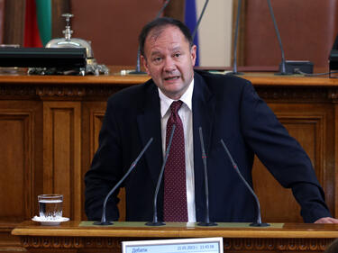 Миков иска по-малка субсидия за парламента