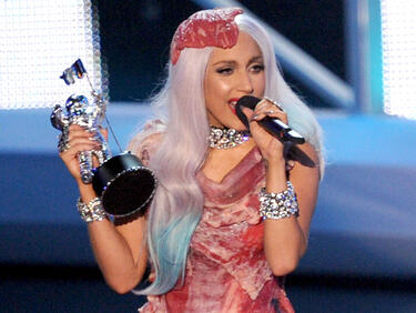 Лейди Гага получава награда за стил