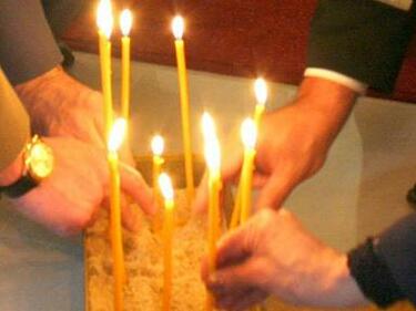 Роднините на загинали момчета във Враца запалиха свещи в тяхна памет