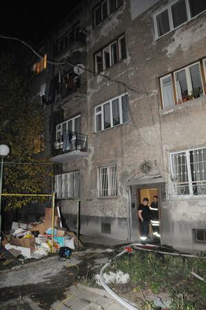 Мъж почина при пожар в сграда в центъра на София