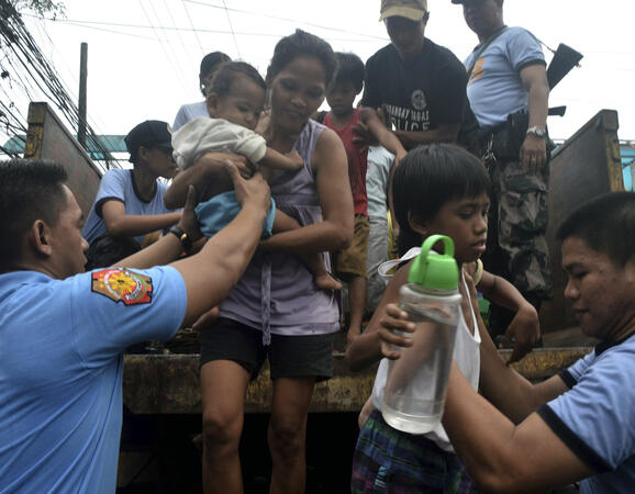 Жертви след мощен тайфун във Филипините