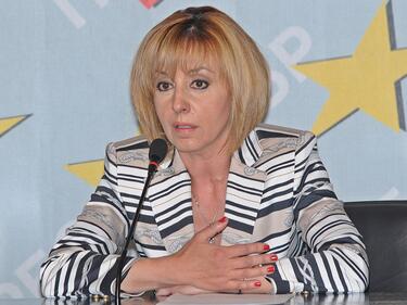 Манолова: Няма бити студенти
