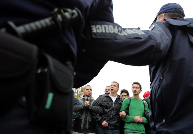 Напрежение около НС – протестиращи и полиция се сбиха