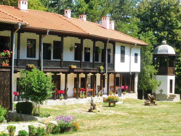 Уикенд идея: Земенският манастир