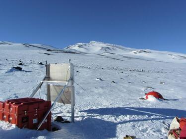 Откриха вулкан дълбоко под ледовете на Антарктида