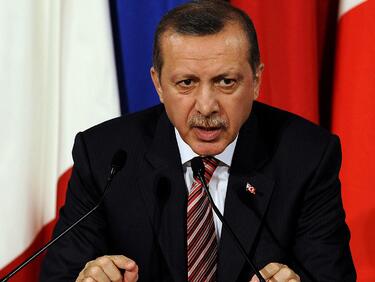 Ердоган вече не крачи по „червения килим“