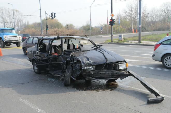 7 души в болница след катастрофа в Бургас