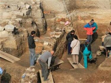 6 глинени глави на митичния герой Херакъл откриха в Пловдив