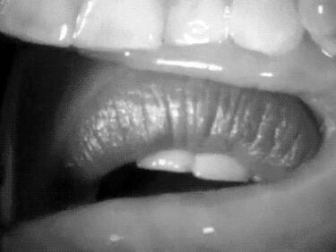 Как изглежда целувката от гледна точка на езика (ВИДЕО)