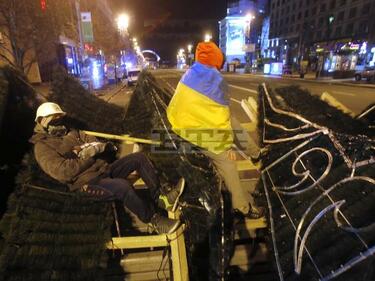 Застрахователите няма да плащат на пострадали коли от размириците в Киев