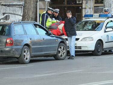 Чужденец блъсна колоездач пред Софийския университет