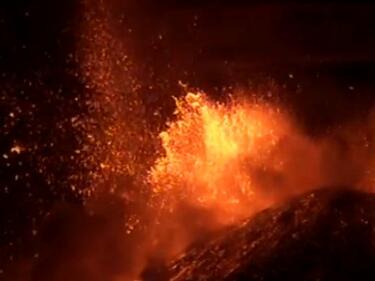 Вулканът Етна се разфуча и разбесня (ВИДЕО)
