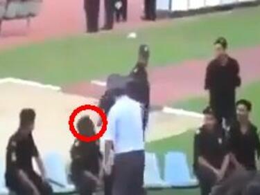 Уникално: Полицаи се бият помежду си на футболен мач