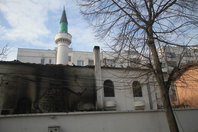 Джамията във Варна осъмна в пламъци