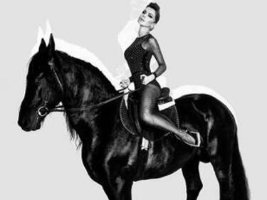 Галена яхна коня в брутално секси календар за 2014 (СНИМКИ)