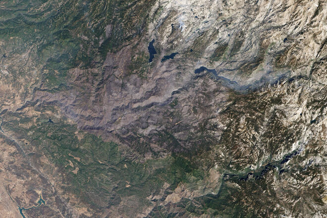 Следи от пожара, унищожил близо 255 000 акра в парка Йосемити, вилнял през август. Снимката е заснета на 16 септември 2013 г.
