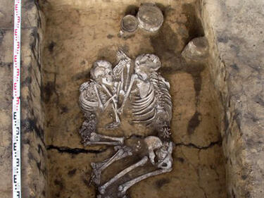Уникалната история на сибирските прегърнати скелети
