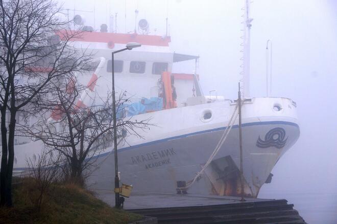 Варна изчезна в мъгла