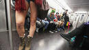 Софиянци се разхождат по бельо в метрото