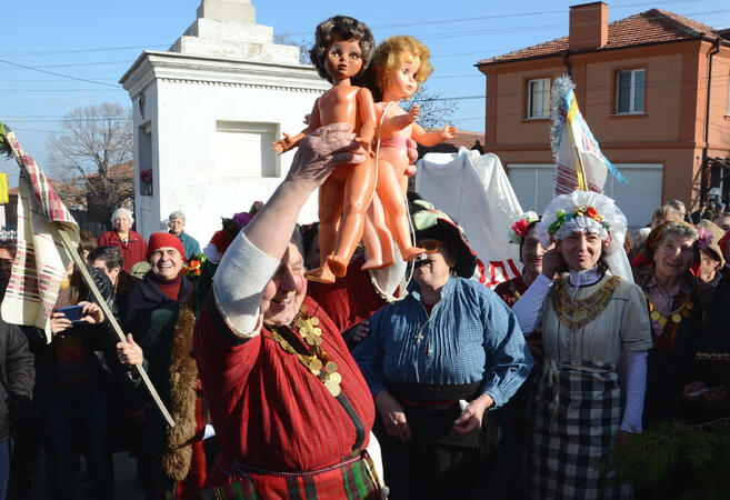 Как отпразнуваха Бабинден в страната

