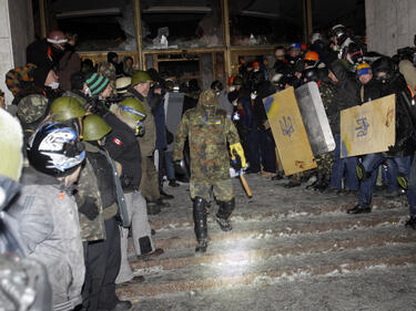 Украинската провинция минава в тотално настъпление за сваляне на Янукович