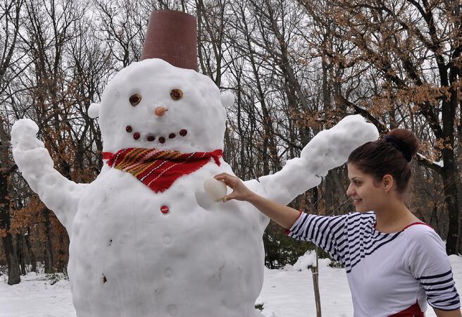 Огромен снежен човек изникна в Хасково