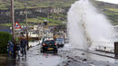 Южна Англия трепери - огромна буря застига бреговете й 