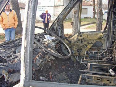 Линейка избухна в пламъци в Пловдивско