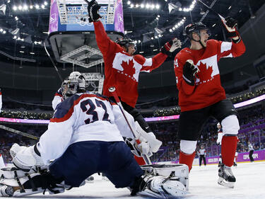 Класиката в хокея САЩ - Канада прати "кленовите листа" на финал