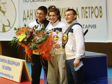 Костадинов и Базан със златните пояси на "Никола Петров и "Дан Колов"