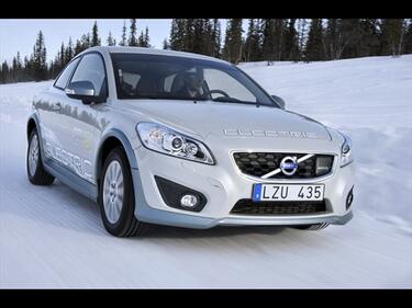 Volvo представи полярен електромомобил