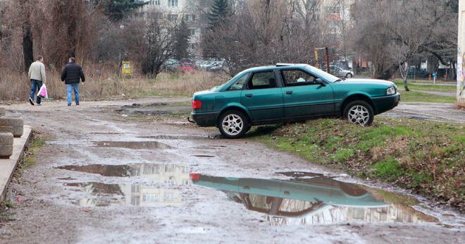 Пиянска свада приключи с пострадали и потрошен автомобил 